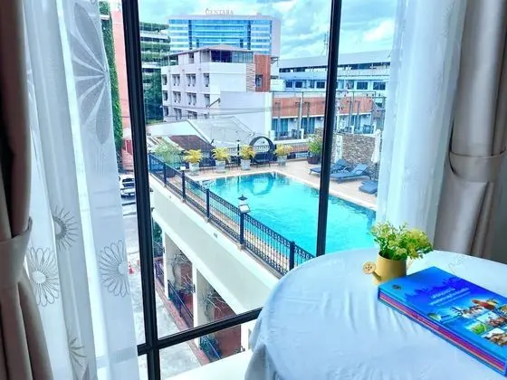 Superior Queen Room with Pool View