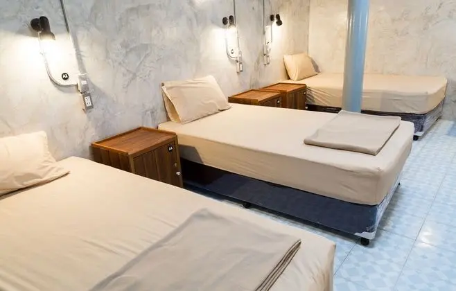 Single Bed Mixed Dormitory