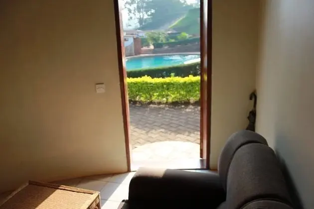 Tek Büyük Yataklı Oda, Havuz Manzaralı