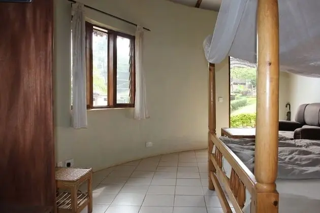 Tek Büyük Yataklı Oda, Havuz Manzaralı
