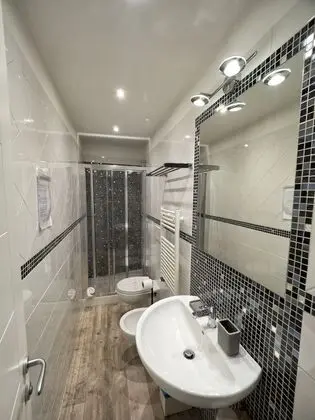 Üç Kişilik Oda, Banyolu/Duşlu