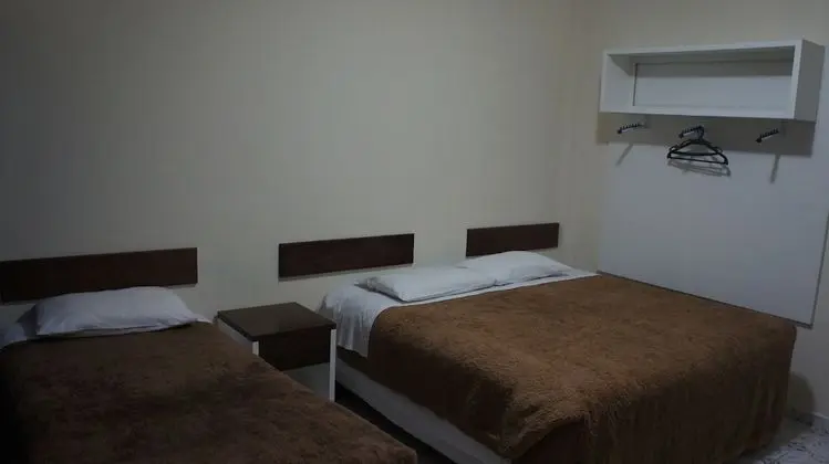 Üç Kişilik Oda