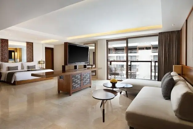 Triple Deluxe Suite with Spa Bath