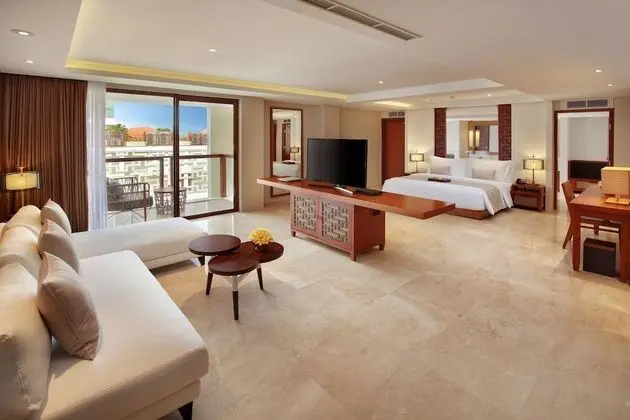 Triple Deluxe Suite with Spa Bath