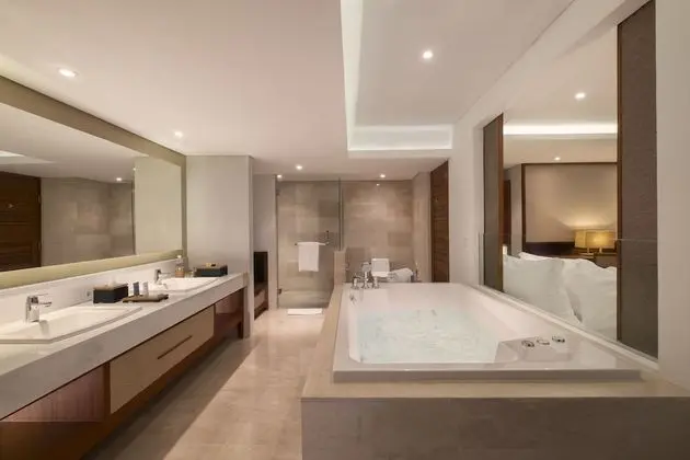 Triple Deluxe Suite with Spa Bath