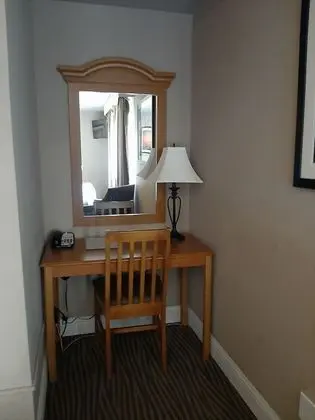 Standard Oda, 1 Büyük (Queen) Boy Yatak (42 Walk In Economy - Non-Pet)