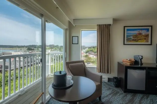 Standard Oda, 1 En Büyük (King) Boy Yatak, Koy Manzaralı (East King - Non-Pet)