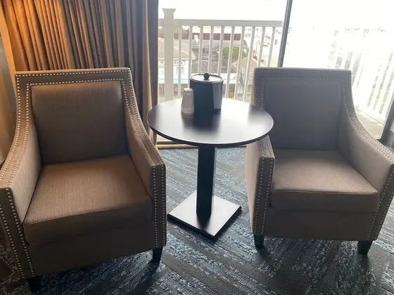 Standard Oda, 1 En Büyük (King) Boy Yatak, Koy Manzaralı (East King - Non-Pet)