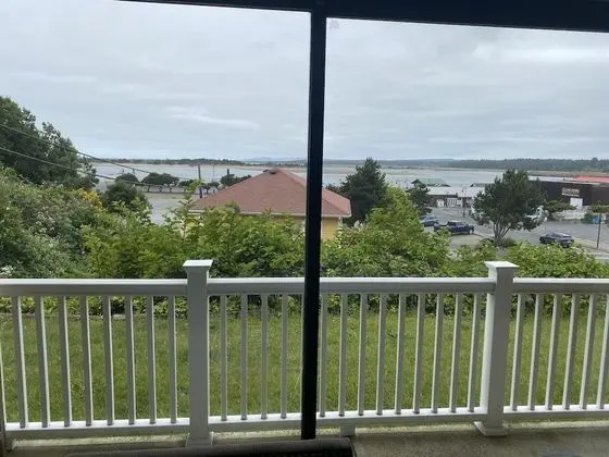 Standard Oda, 1 En Büyük (King) Boy Yatak, Koy Manzaralı (East King - Non-Pet)