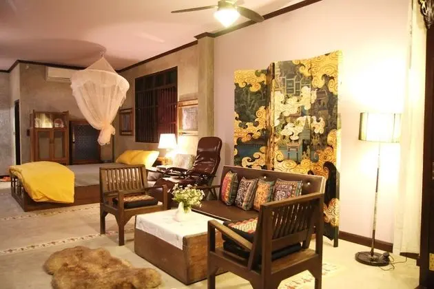 Studio Suite B