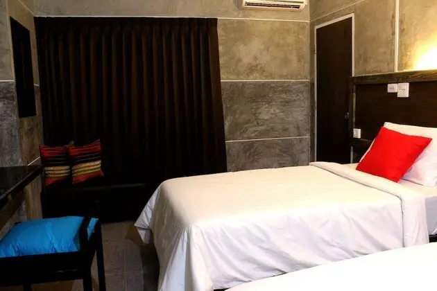 Economy Triple Room