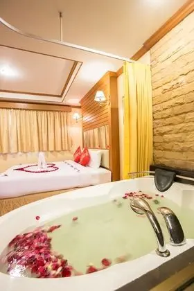 Deluxe Jacuzzi