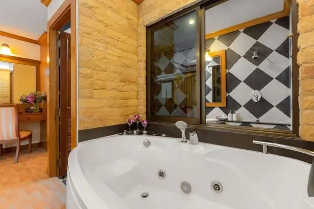 Deluxe Jacuzzi