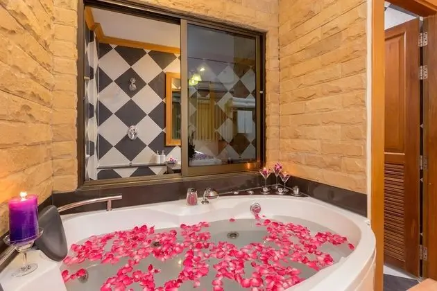 Deluxe Jacuzzi