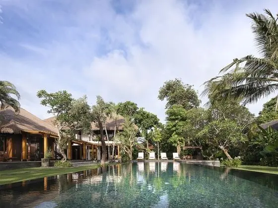 Villa, 5 Yatak Odası, Havuz Manzaralı
