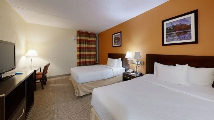 Standard 2 Queens Room