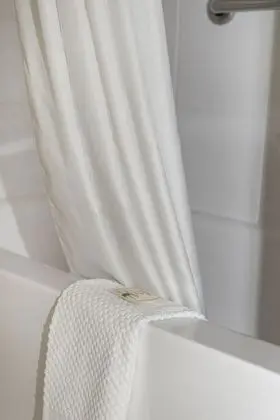 Standard 2 Queens Room