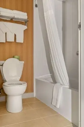 Standard 2 Queens Room