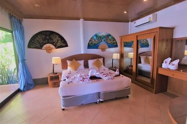 2 Bedrooms Villa