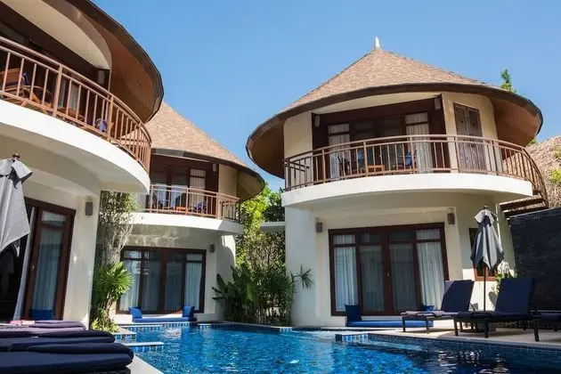 Ravenala Pool Access Room