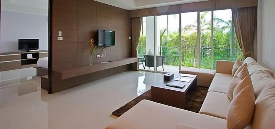 2 Bedroom Jacuzzi Suite
