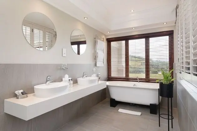 Deluxe Oda, 1 En Büyük (King) Boy Yatak