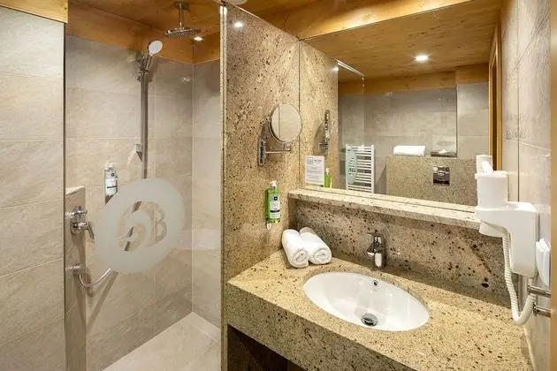 Superior Tek Büyük Yataklı Oda (with unlimited access to Terma Bania)