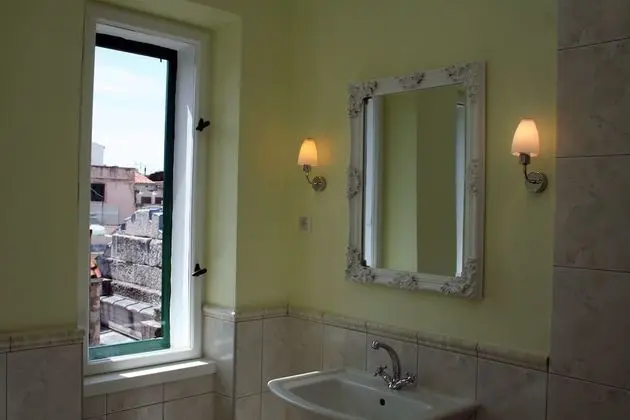 Premium Üç Kişilik Oda