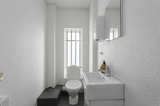 Dört Kişilik Oda, Ortak Banyo