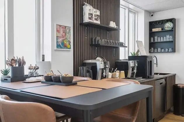 İki Ayrı Yataklı Oda, Ortak Banyo