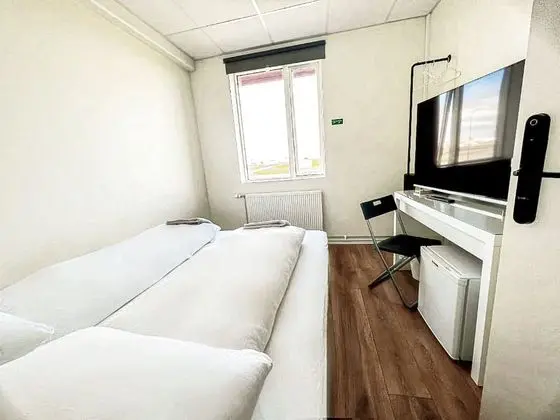 İki Ayrı Yataklı Oda, Ortak Banyo