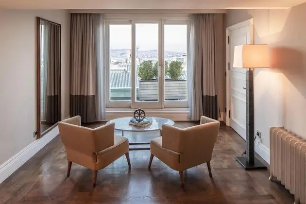 Çatı Katı Süiti (Penthouse), 1 En Büyük (King) Boy Yatak ve Çekyat, Sigara İçilmez, Deniz Manzaralı