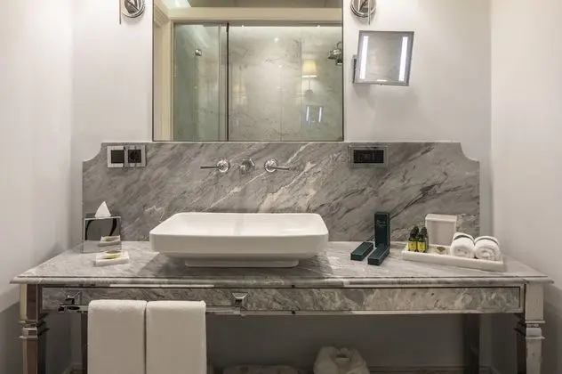 Çatı Katı Süiti (Penthouse), 1 En Büyük (King) Boy Yatak ve Çekyat, Sigara İçilmez, Deniz Manzaralı