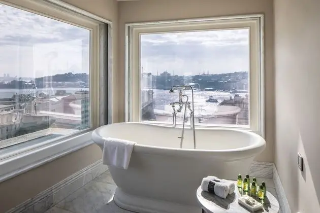 Çatı Katı Süiti (Penthouse), 1 En Büyük (King) Boy Yatak ve Çekyat, Sigara İçilmez, Deniz Manzaralı