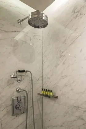 Çatı Katı Süiti (Penthouse), 1 En Büyük (King) Boy Yatak ve Çekyat, Sigara İçilmez, Deniz Manzaralı