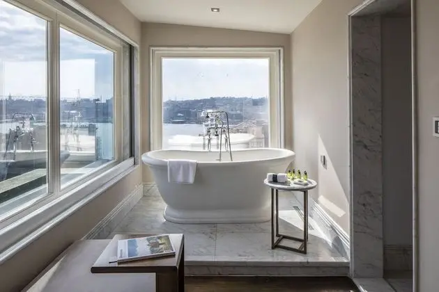 Çatı Katı Süiti (Penthouse), 1 En Büyük (King) Boy Yatak ve Çekyat, Sigara İçilmez, Deniz Manzaralı