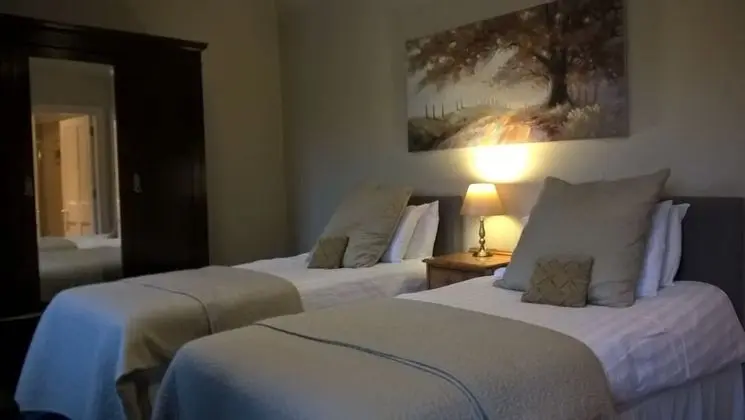 Tek Büyük veya İki Ayrı Yataklı Oda (Room 3)