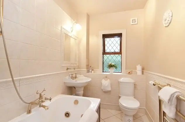 Standard Kır Evi, Ortak Banyo
