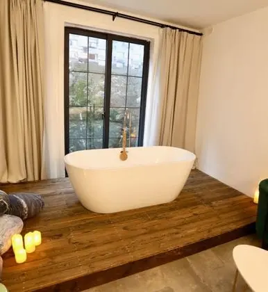 Signature Tek Büyük Yataklı Oda, Küvet