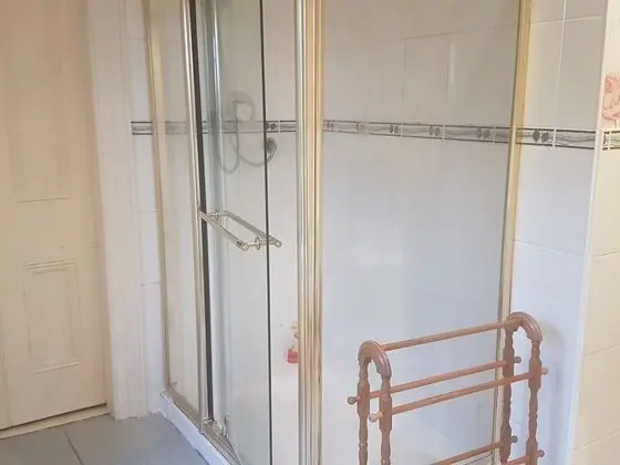 Tek Büyük Yataklı Oda, Ortak Banyo