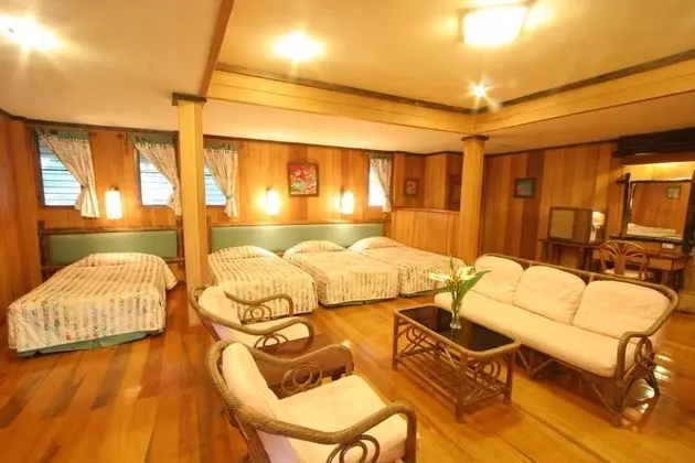 Family Room (For 7 Persons)