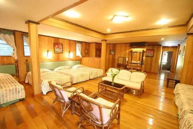 Family Room (For 7 Persons)