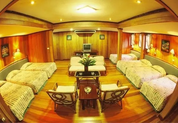 Family Room (For 7 Persons)