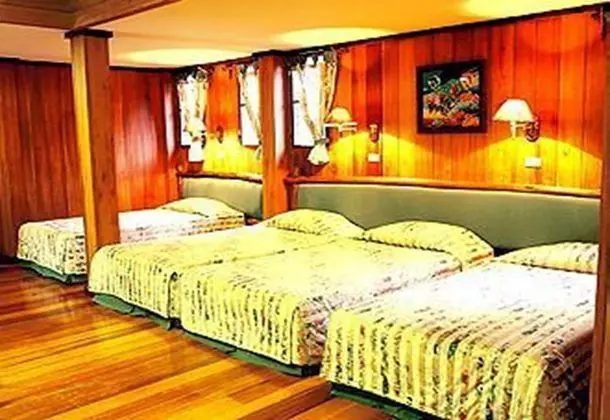 Family Room (For 7 Persons)