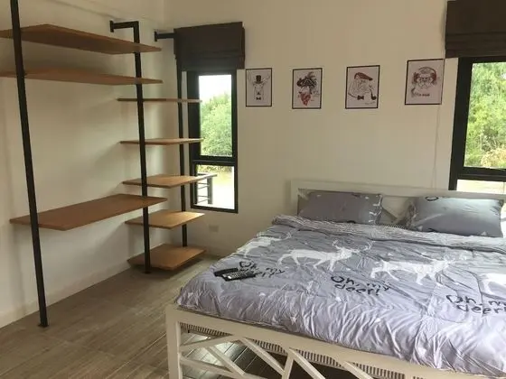 5 Bedrooms House