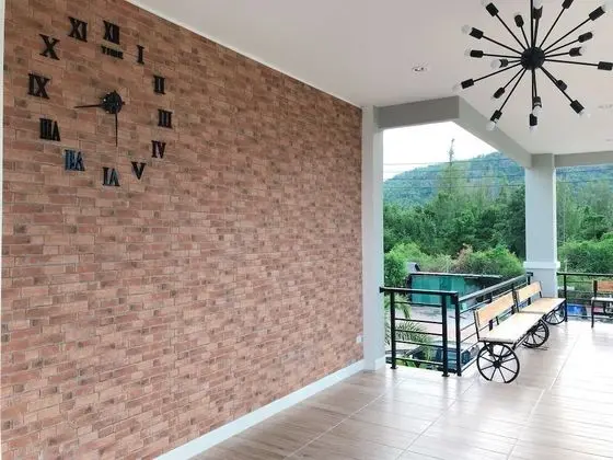 5 Bedrooms House
