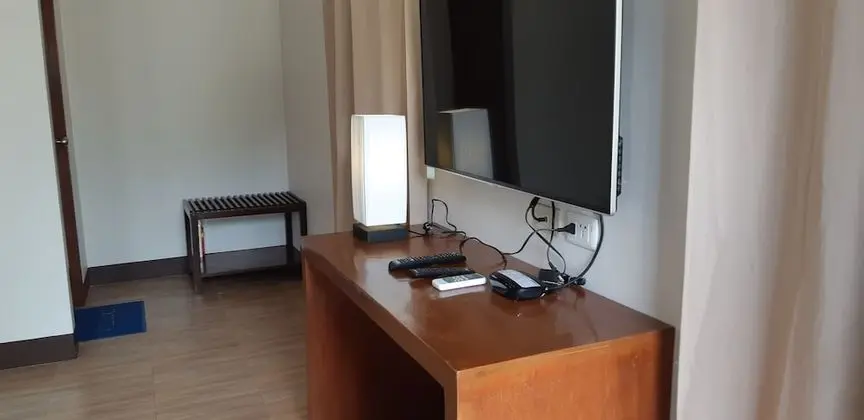 Deluxe Tek Büyük Yataklı Oda, 2 Çift Kişilik Yatak, Kısmi Deniz Manzaralı