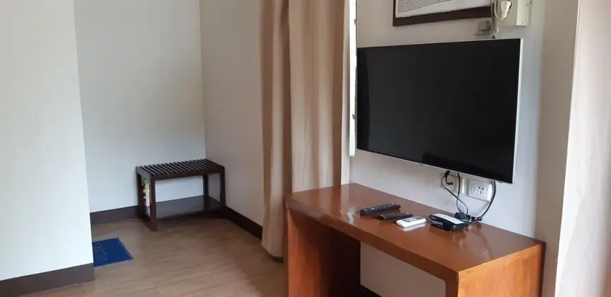 Deluxe Tek Büyük Yataklı Oda, 2 Çift Kişilik Yatak, Kısmi Deniz Manzaralı