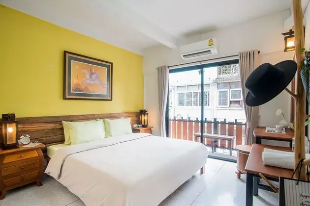 Standard Double Room with Shared Bathroom