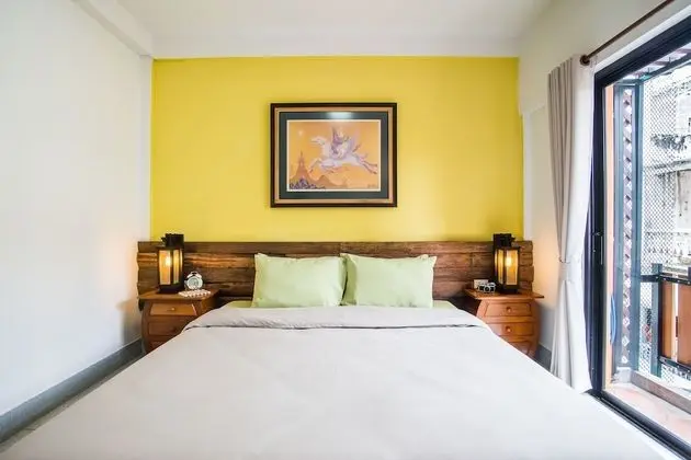 Standard Double Room with Shared Bathroom